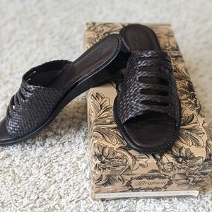 NWT Brighton Leather Slide Size 8